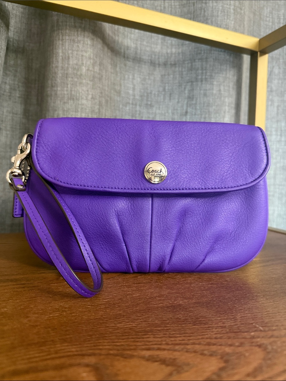 S Rare Coach Vibrant Purple Leather Wristlet Clutch - EUC
